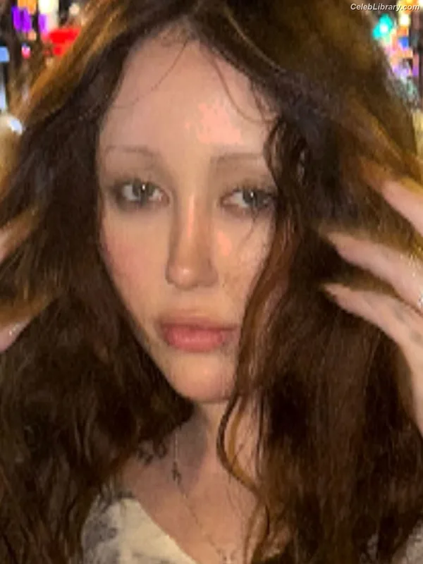 Noah Cyrus photo 24 of 908