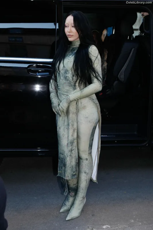 Noah Cyrus photo 18 of 908