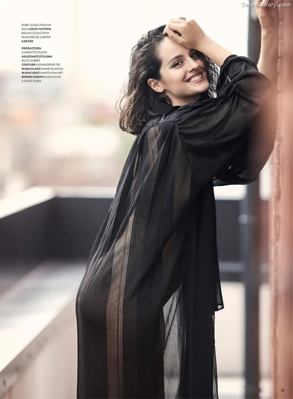 Noémie Merlant photo 17 of 104