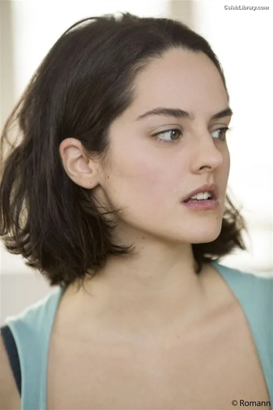 Noémie Merlant photo 24 of 104