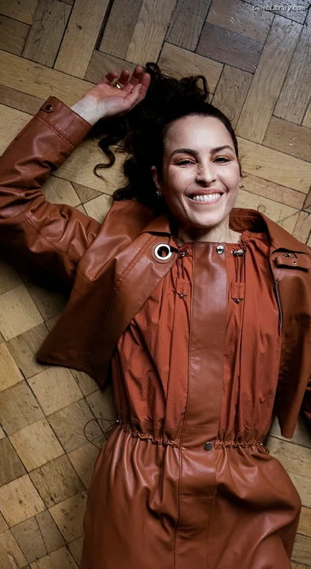 Noomi Rapace photo 5 of 26
