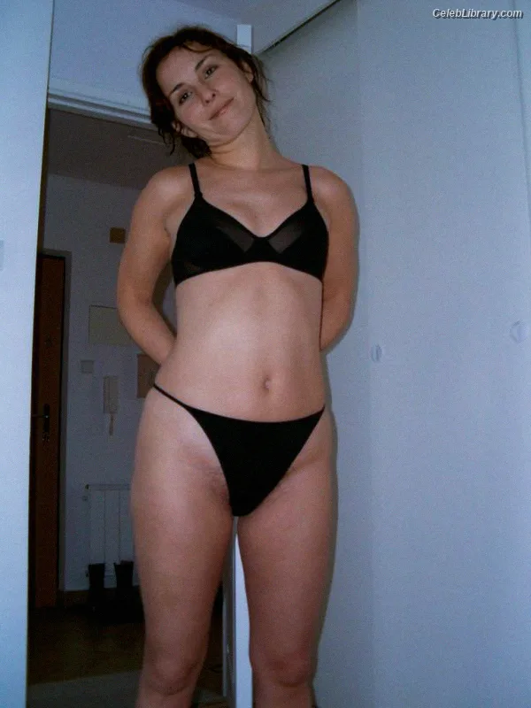 Noomi Rapace photo 12 of 26
