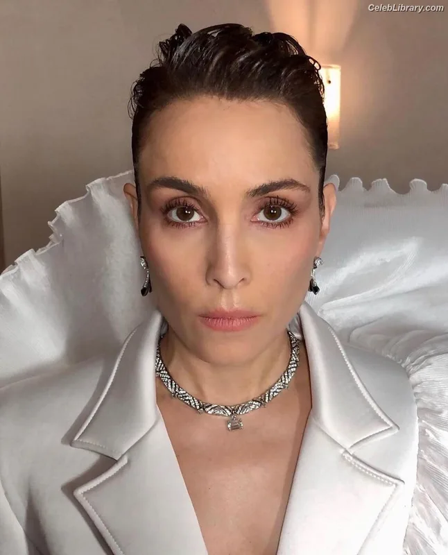 Noomi Rapace photo 1 of 26