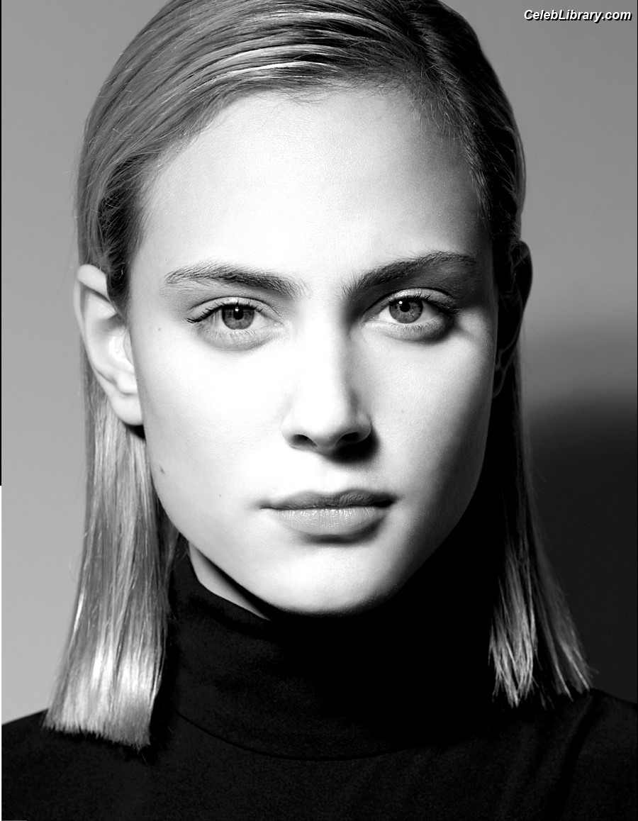 Nora Arnezeder photo 8 of 66