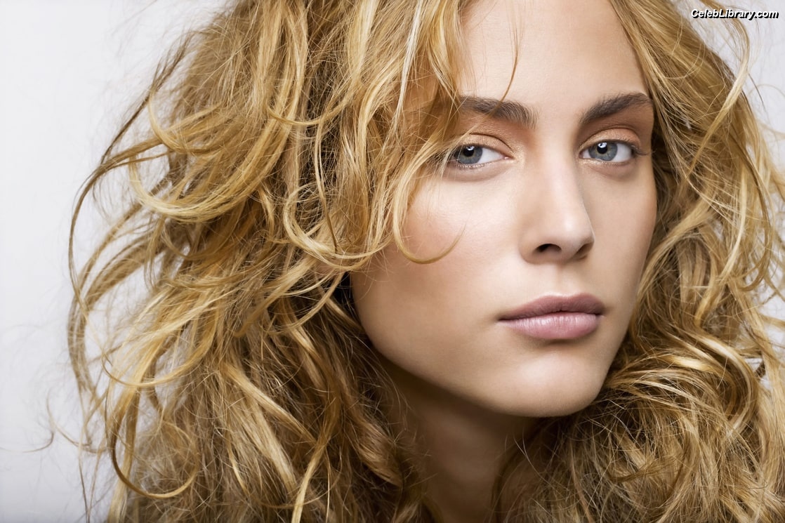 Nora Arnezeder photo 5 of 66