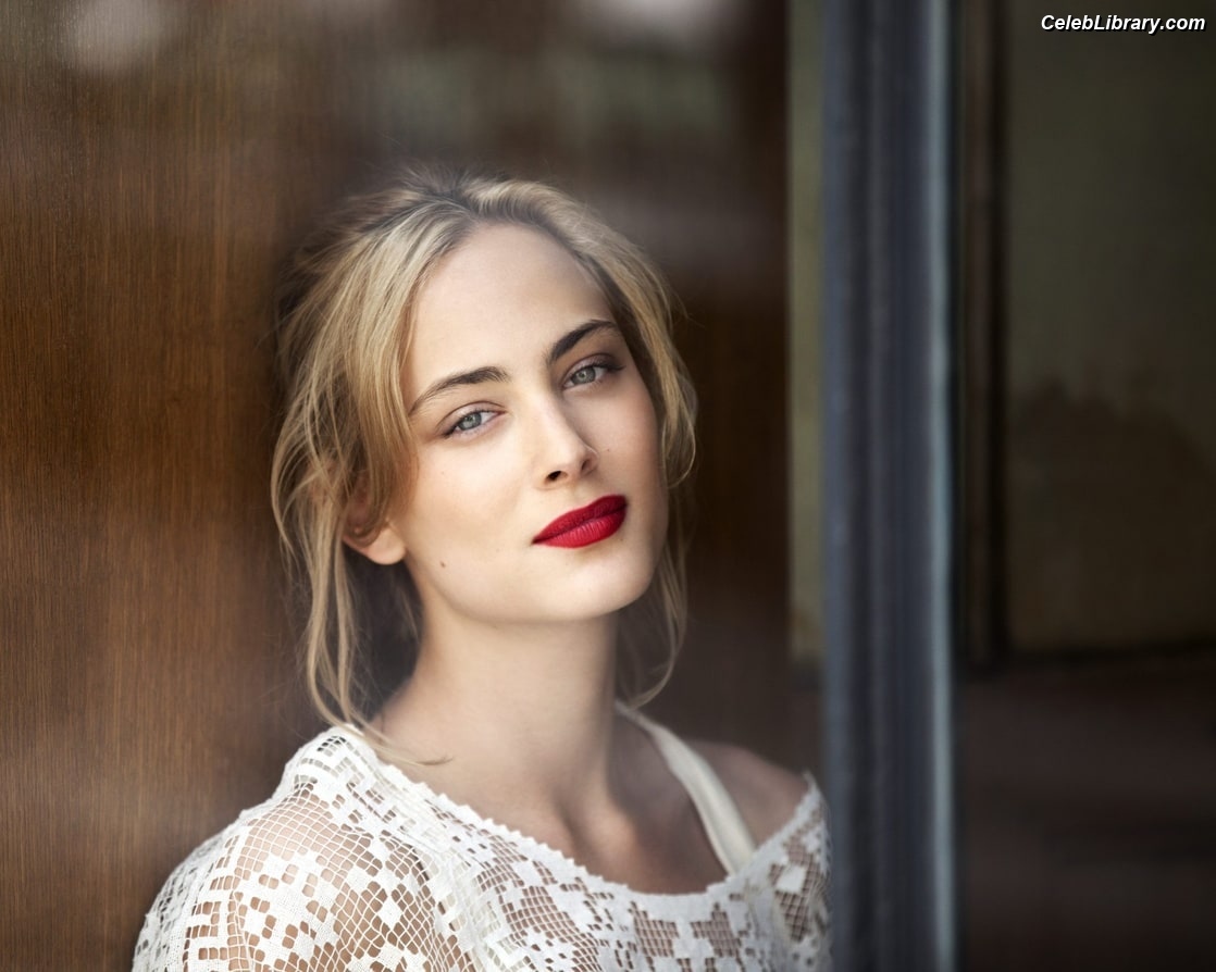 Nora Arnezeder photo 11 of 66