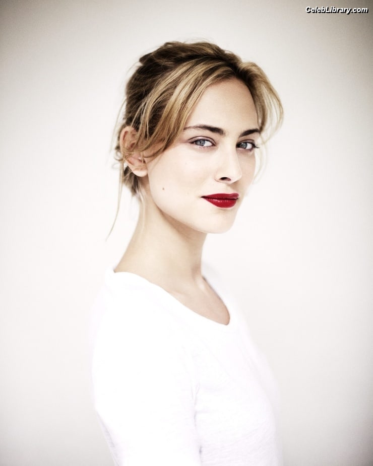 Nora Arnezeder photo 14 of 66