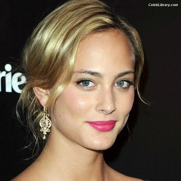 Nora Arnezeder photo 18 of 66
