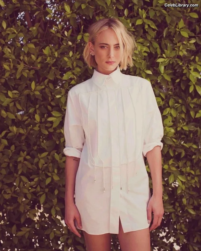 Nora Arnezeder photo 20 of 66