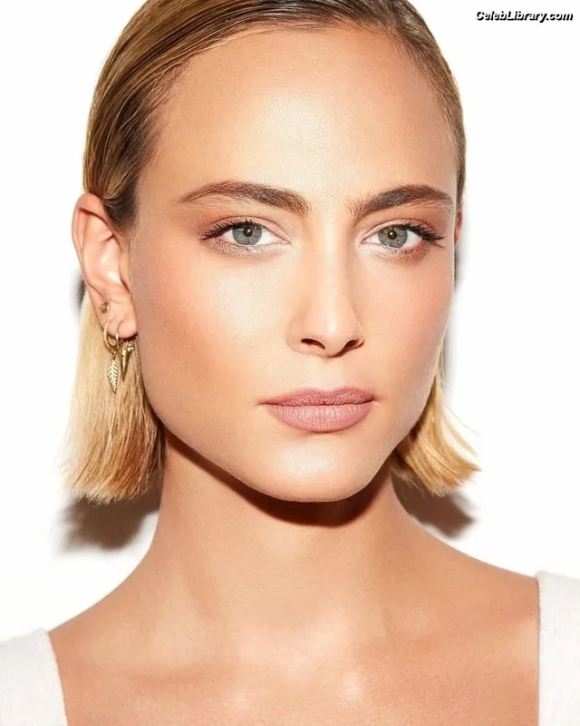 Nora Arnezeder photo 21 of 66