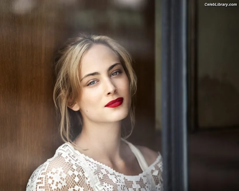 Nora Arnezeder photo 7 of 66