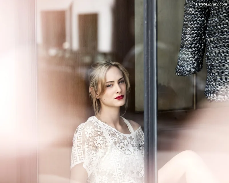 Nora Arnezeder photo 8 of 66