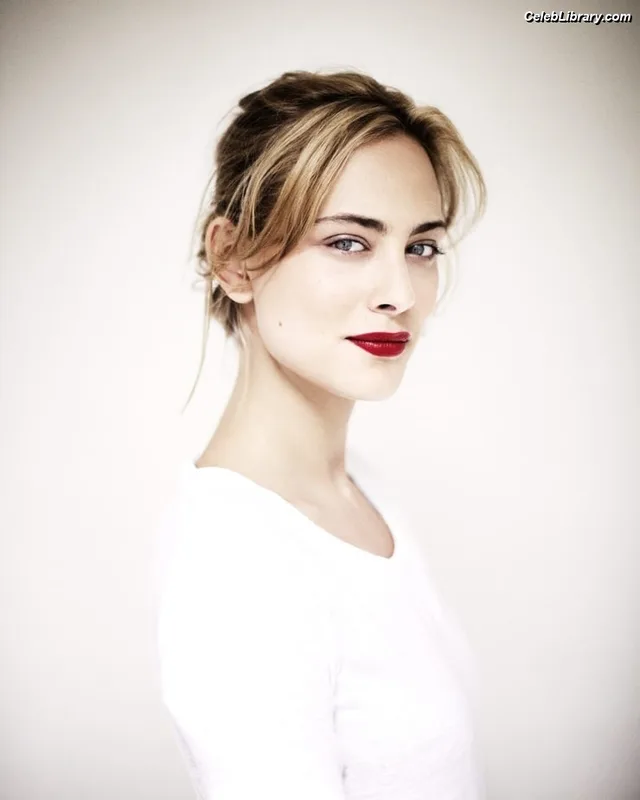 Nora Arnezeder photo 10 of 66