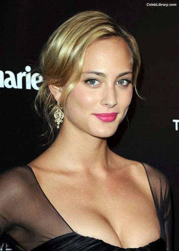 Nora Arnezeder photo 14 of 66
