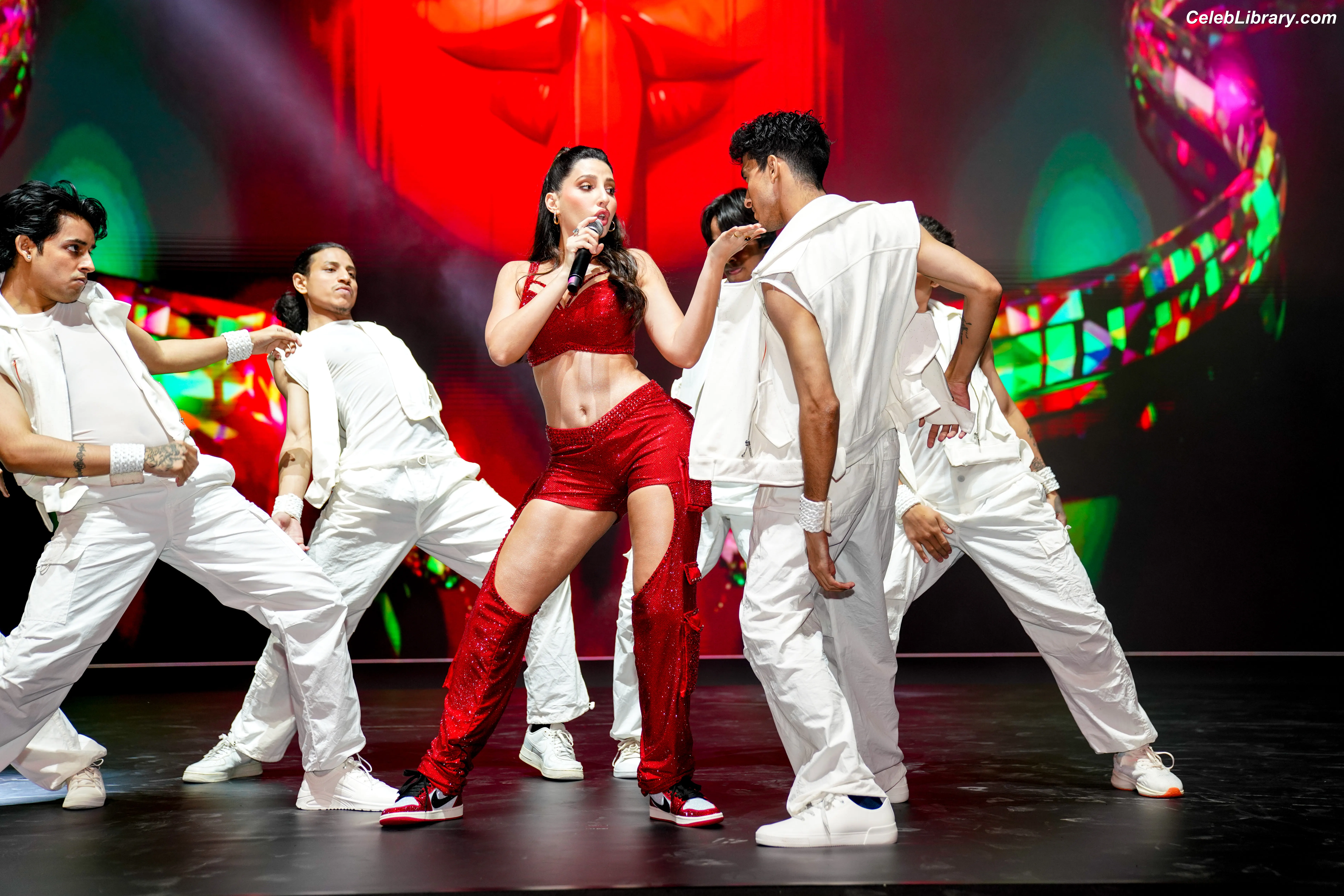 Nora Fatehi photo 8 of 378