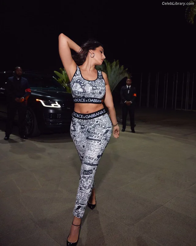 Nora Fatehi photo 7 of 379