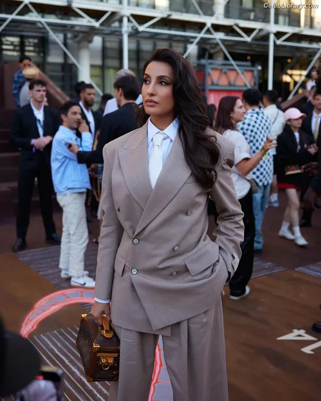 Nora Fatehi photo 7 of 379