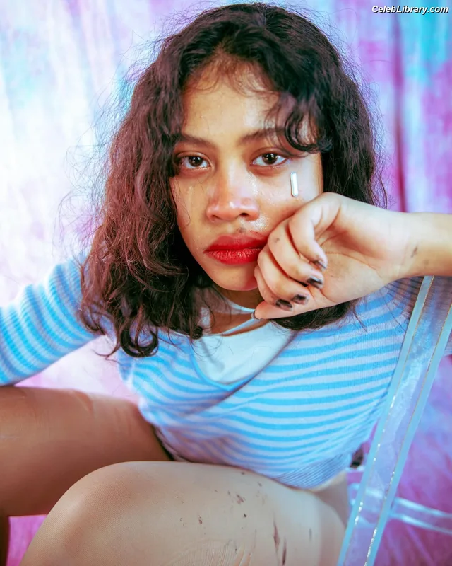 Nuha Jes Izman photo 1 of 85