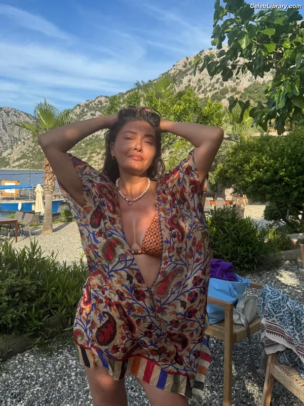 Nurgül Yeşilçay photo 1 of 7