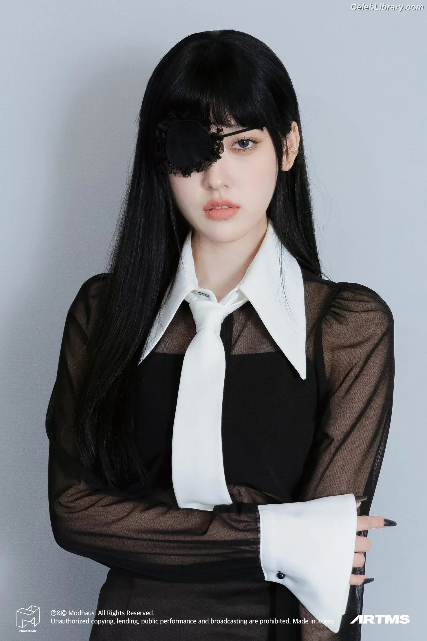 Odd Eye Circle photo 11 of 204