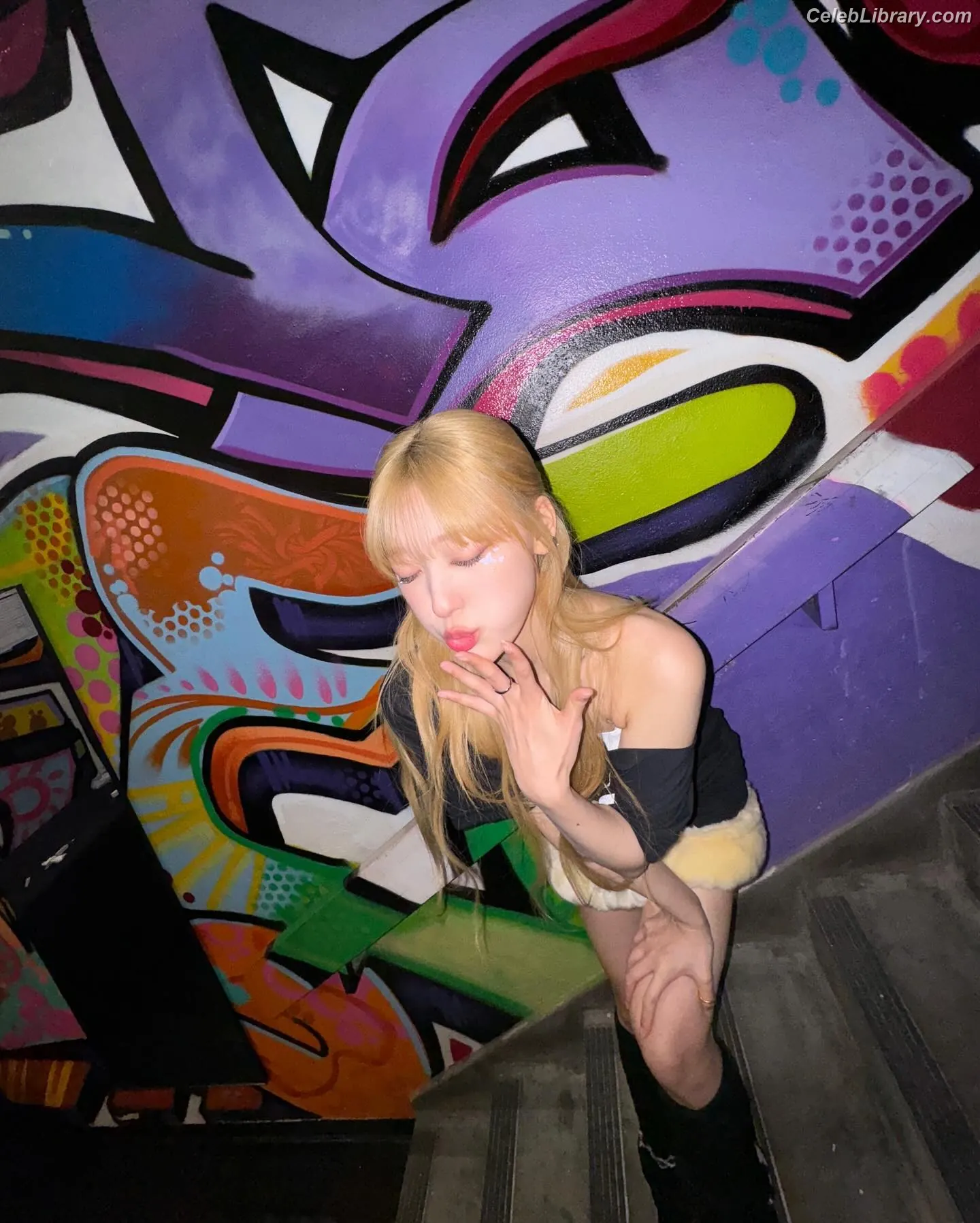 Odd Eye Circle photo 16 of 204