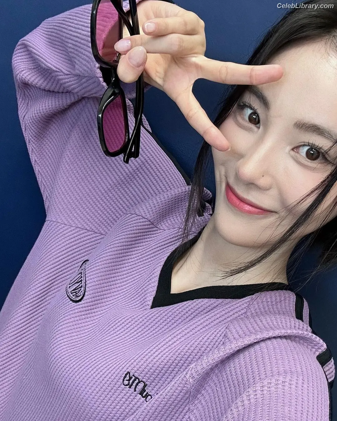 Odd Eye Circle photo 12 of 204