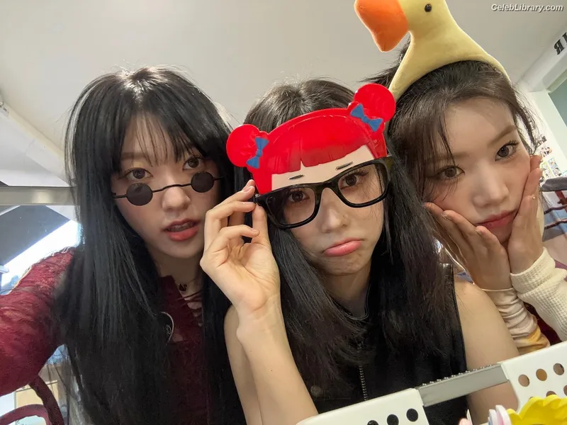 Odd Eye Circle photo 1 of 205