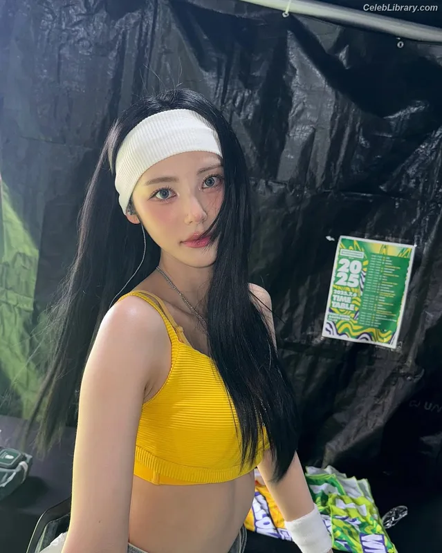 Odd Eye Circle photo 4 of 205
