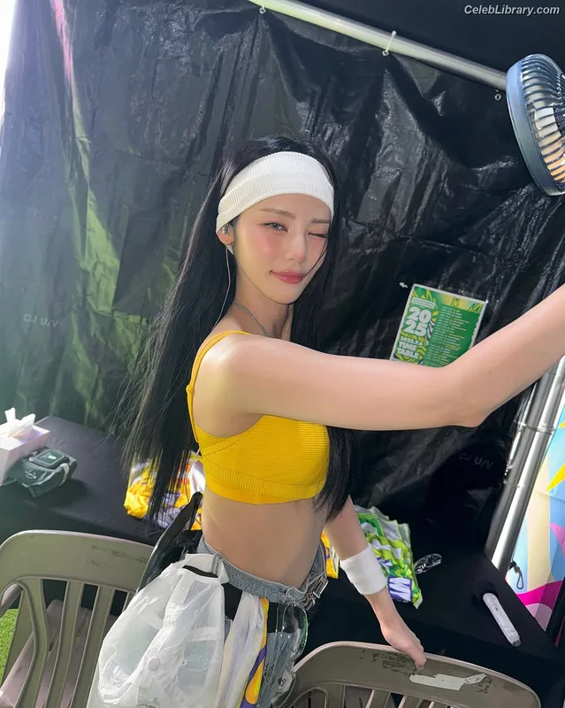 Odd Eye Circle photo 6 of 205