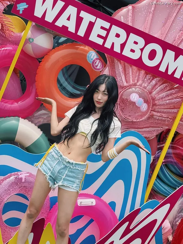 Odd Eye Circle photo 16 of 205