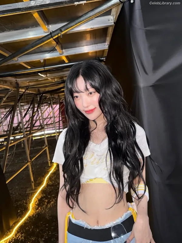 Odd Eye Circle photo 17 of 205