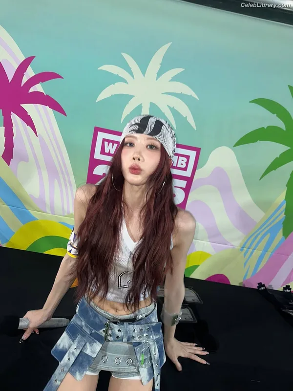 Odd Eye Circle photo 20 of 205