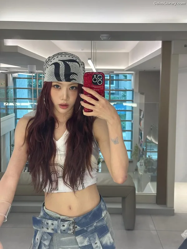 Odd Eye Circle photo 23 of 205