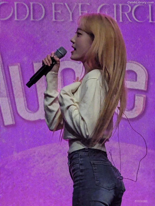 Odd Eye Circle photo 4 of 205