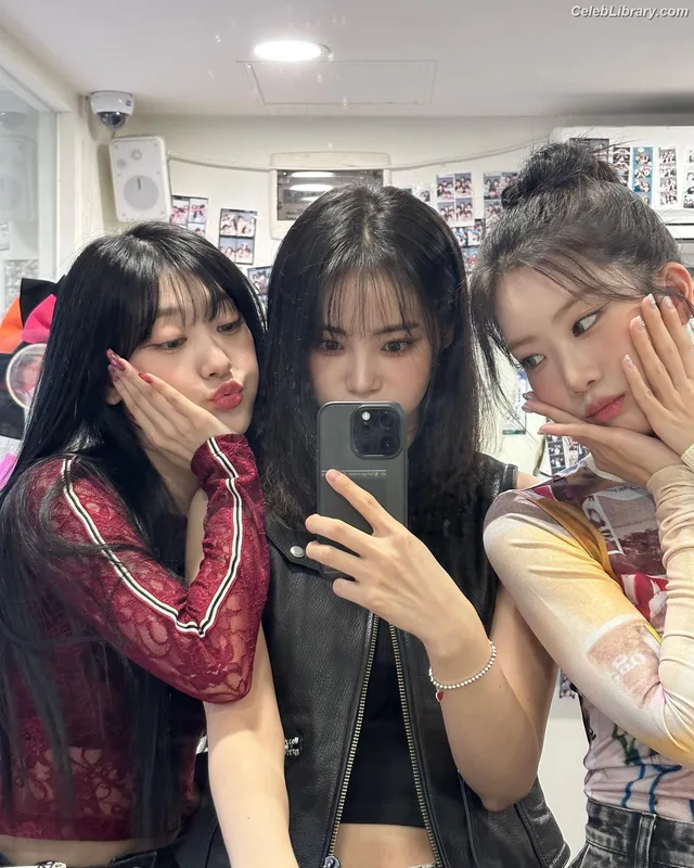 Odd Eye Circle photo 6 of 205