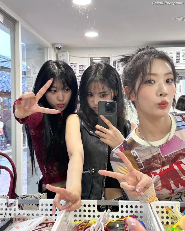 Odd Eye Circle photo 8 of 205
