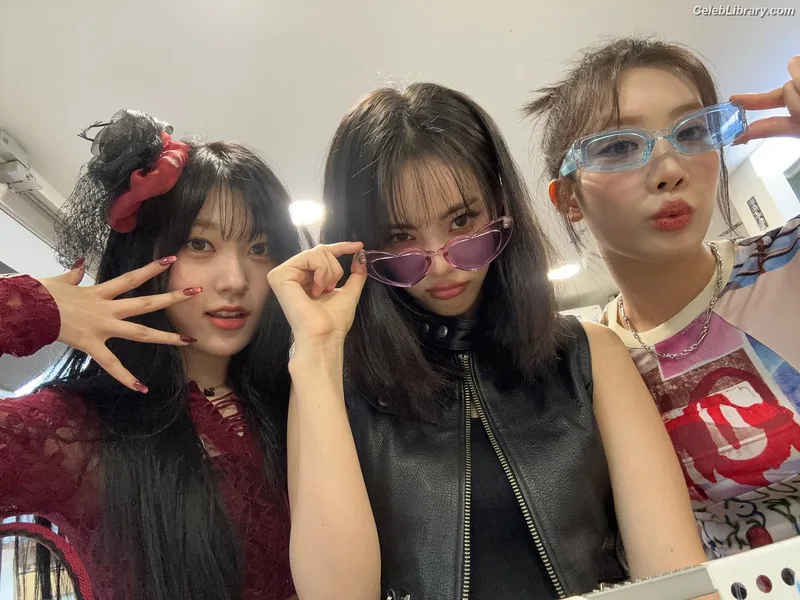 Odd Eye Circle photo 9 of 205