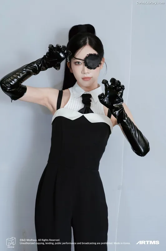 Odd Eye Circle photo 10 of 205