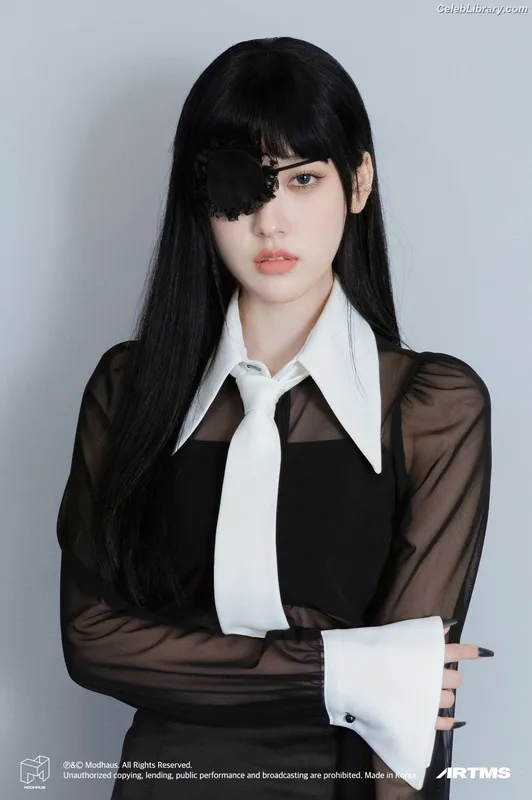 Odd Eye Circle photo 11 of 205