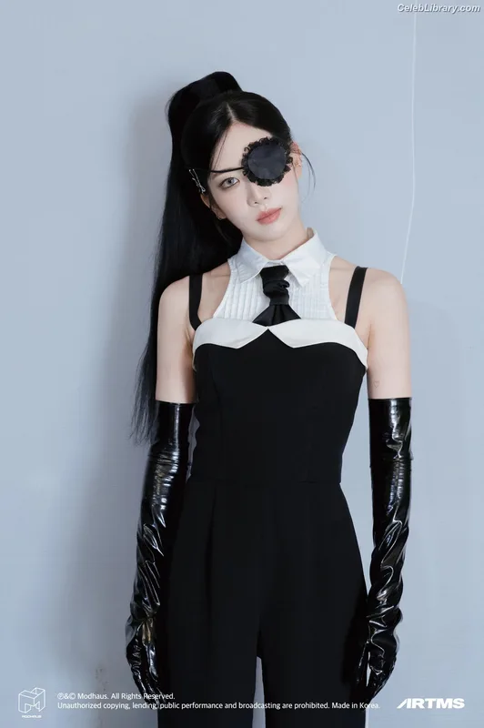 Odd Eye Circle photo 12 of 205