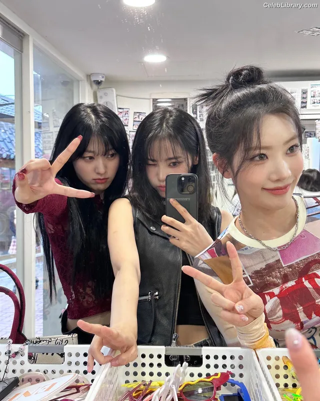 Odd Eye Circle photo 13 of 205