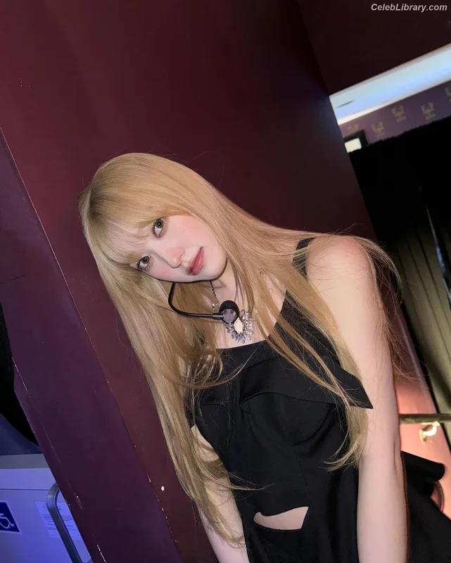 Odd Eye Circle photo 15 of 205