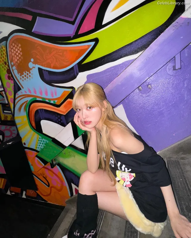 Odd Eye Circle photo 16 of 205