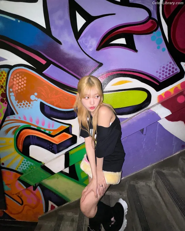 Odd Eye Circle photo 17 of 205