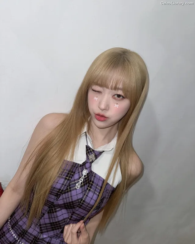 Odd Eye Circle photo 18 of 205