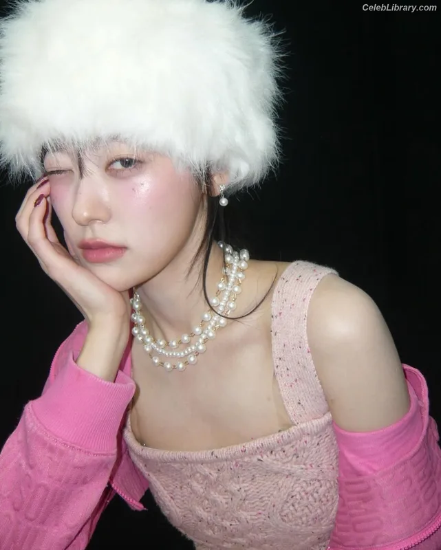 Odd Eye Circle photo 20 of 205