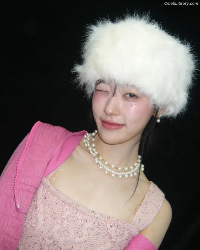 Odd Eye Circle photo 21 of 205
