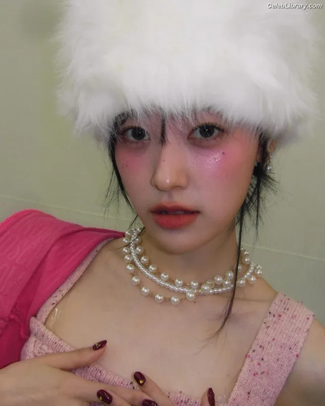 Odd Eye Circle photo 22 of 205