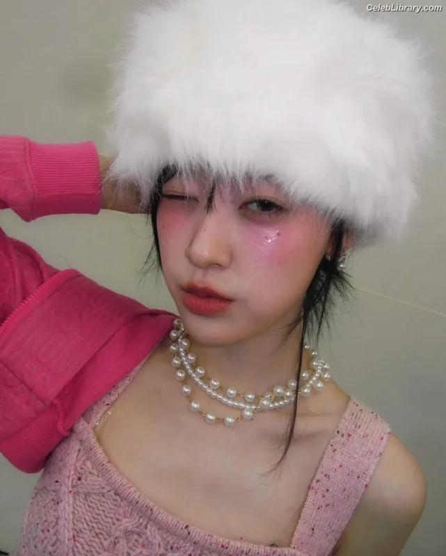 Odd Eye Circle photo 24 of 205