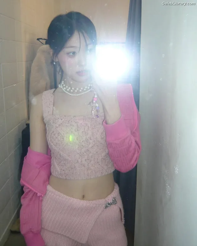 Odd Eye Circle photo 1 of 205